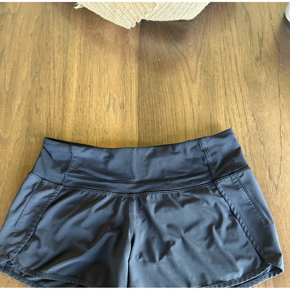 Lululemon Run Times Short *4-way Stretch 4"
Black Size 4 - Picture 5 of 8